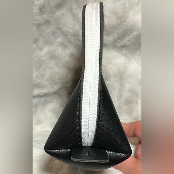 Saks Fifth Avenue Polaris Amenity Zip Makeup Toiletry Pouch exclusively UNITED - Picture 3 of 15